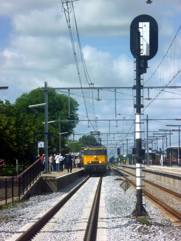Een trotse 1312 voor de excursietrein in Schagen. (Foto: Peter v.d. Vlist) Een trotse 1312 voor de excursietrein in Schagen. (Foto: Peter v.d. Vlist)